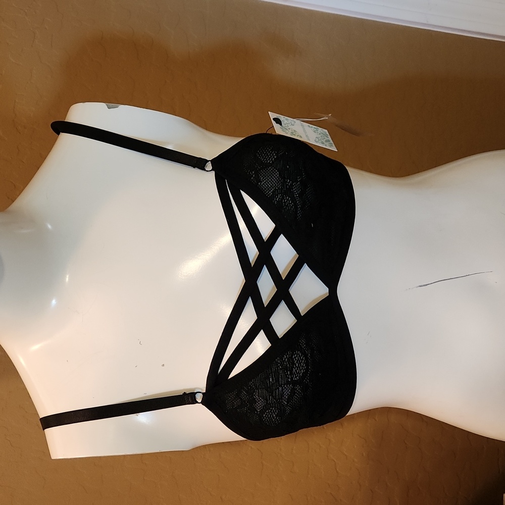 NWT Lace Cage Front Bra (0752)